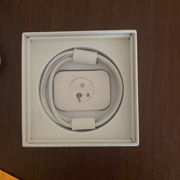 Earbuds - Picture 4 of 4